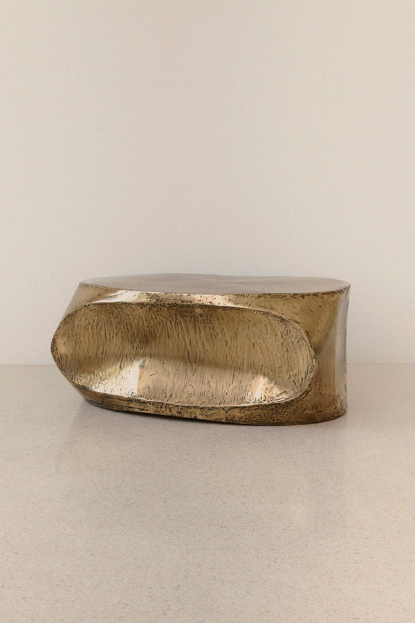 ROCHER MEDIUM TABLE IN POLISHED BRASS RESIN