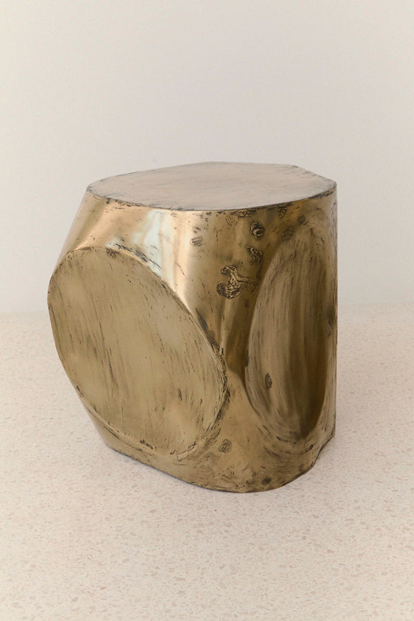 ROCHER SMALL TABLE IN POLISHED BRASS RESIN