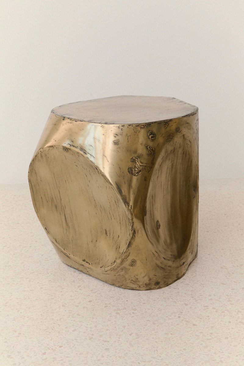 ROCHER SMALL TABLE IN POLISHED BRASS RESIN