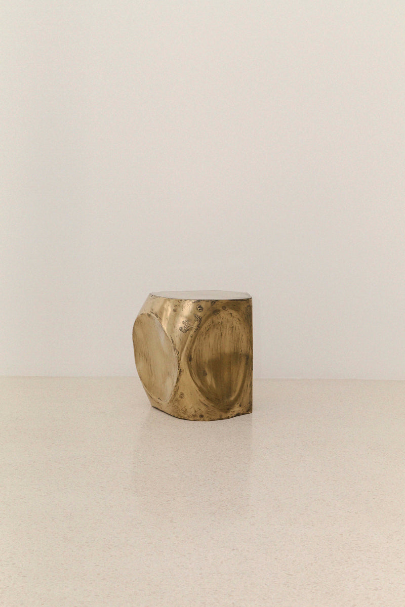 ROCHER SMALL TABLE IN POLISHED BRASS RESIN