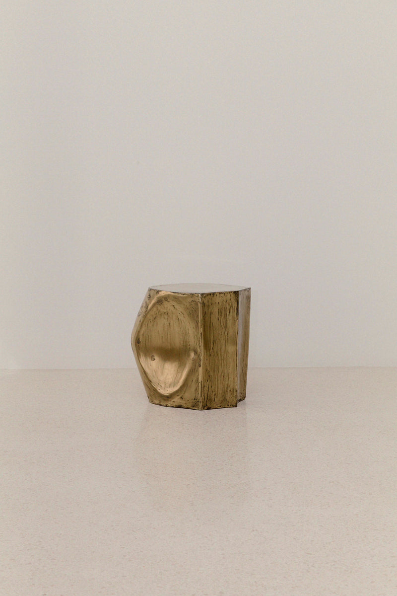 ROCHER SMALL TABLE IN POLISHED BRASS RESIN
