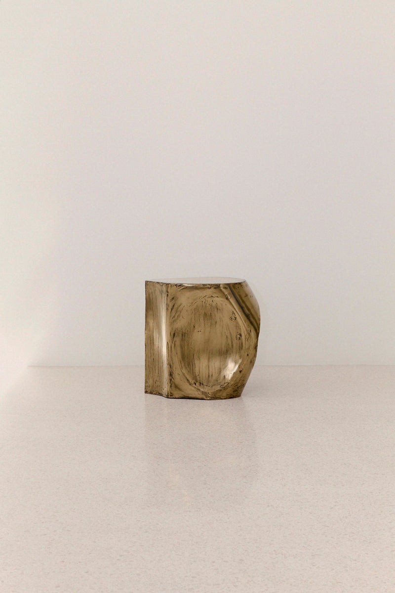 ROCHER SMALL TABLE IN POLISHED BRASS RESIN