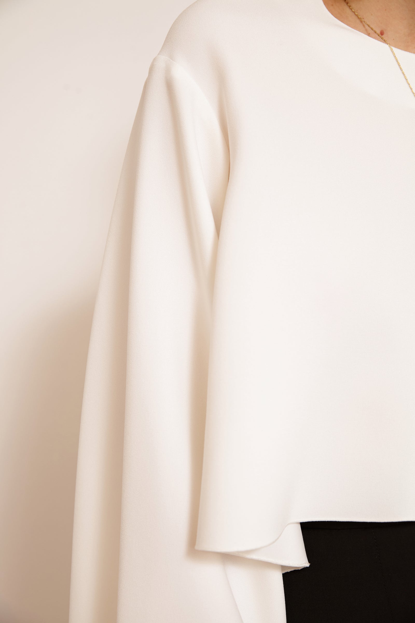 7VOVO_TRUMPET_SLEEVE_IVORY_160